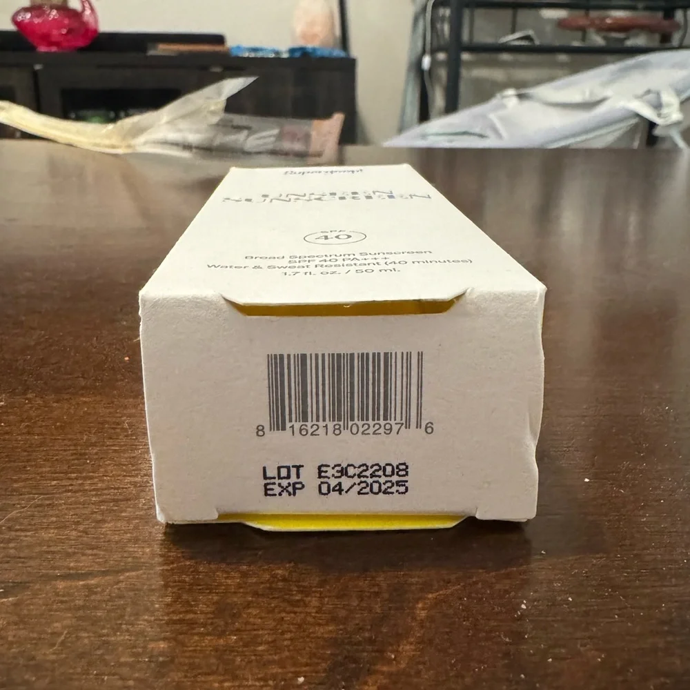 NWT Supergoop Unseen Sunscreen SPF 40 - Full Size, 1.7 fl oz - Picture 3 of 8